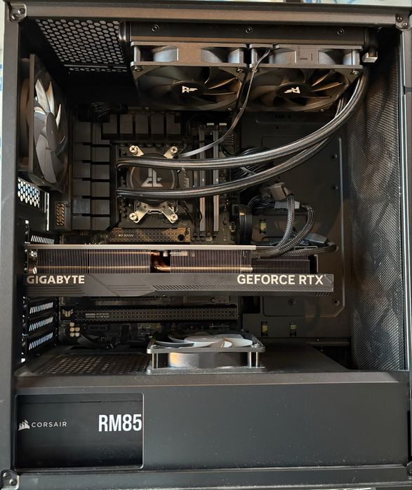 PC Gaming High-End NVIDIA RTX 4080 SUPER + Ryzen 7 7800X3D