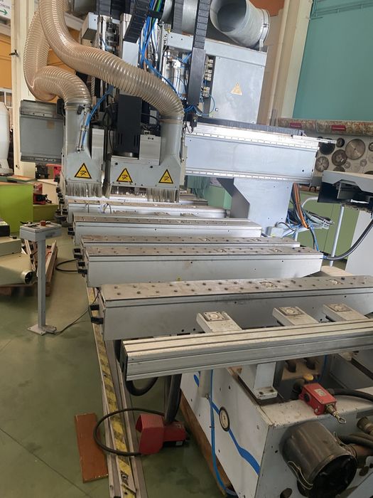 Frazadora CNC Week 550 com grupo de furacao e 4 eixos