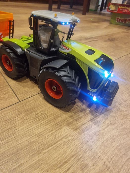 Zabawka zdalnie sterowana Claas Xerion 5000 SIKU 6799
