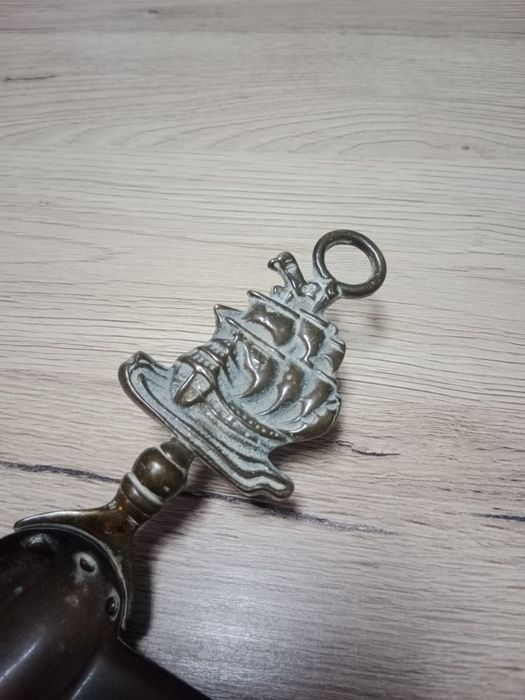 Tacka na okruchy mosiądz