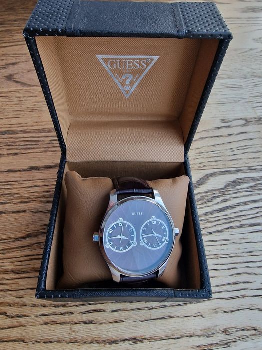 Гтдинник наручний Guess