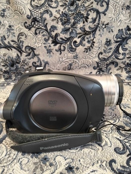 видеокамера PANASONIC VDR-D220