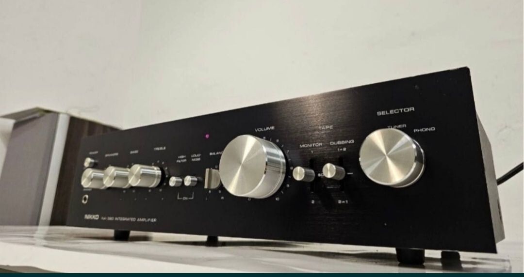 Amplituner stereo Nikko NA-390 II. Made in Japan.