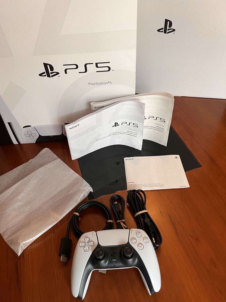 Caixa Playstation 5 c/ acessórios e DualSense
