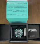 Omega x Swatch SO33L103: Mechanika Oświetlona Zorzą