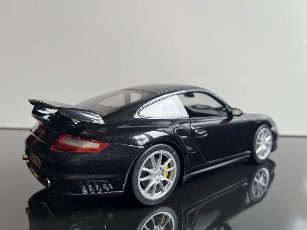 Porsche 911 GT2 модель 1:18 Norev