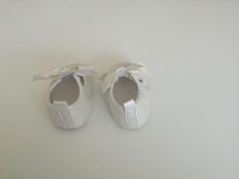 NOVOS Sapatinhos de criança perola