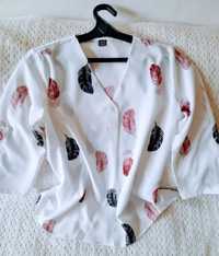 Блузка біла у принт з листочками від бренду gomorn