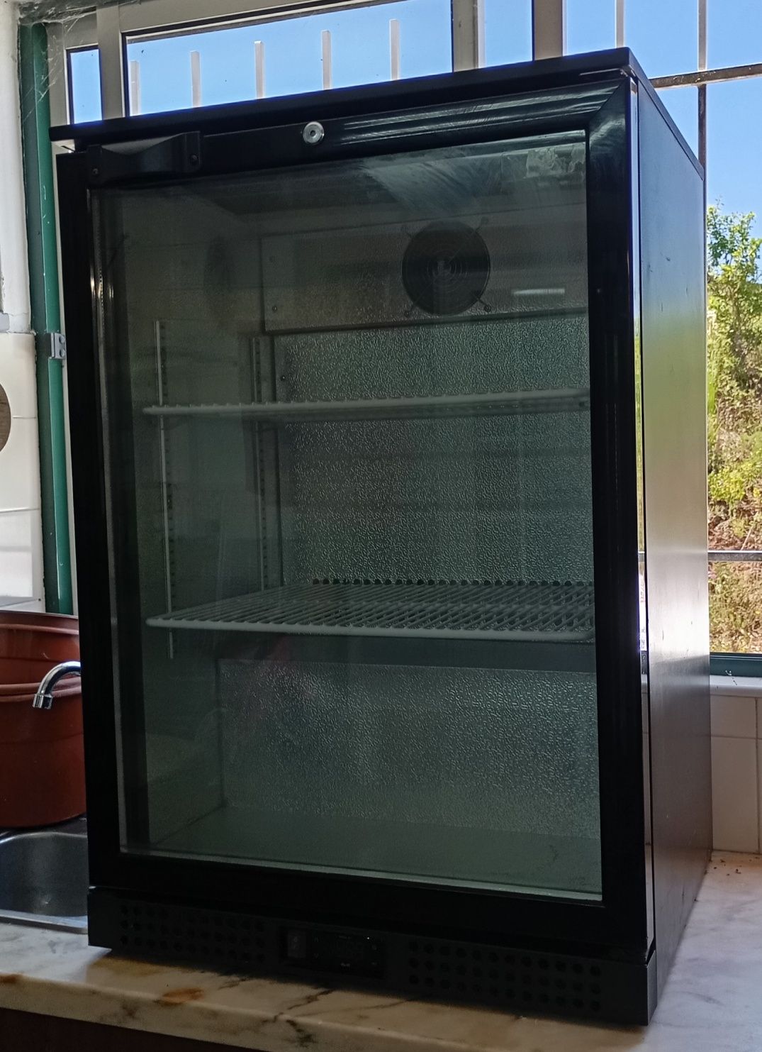 Vendo dois refrigeradores, juntamente ou separados