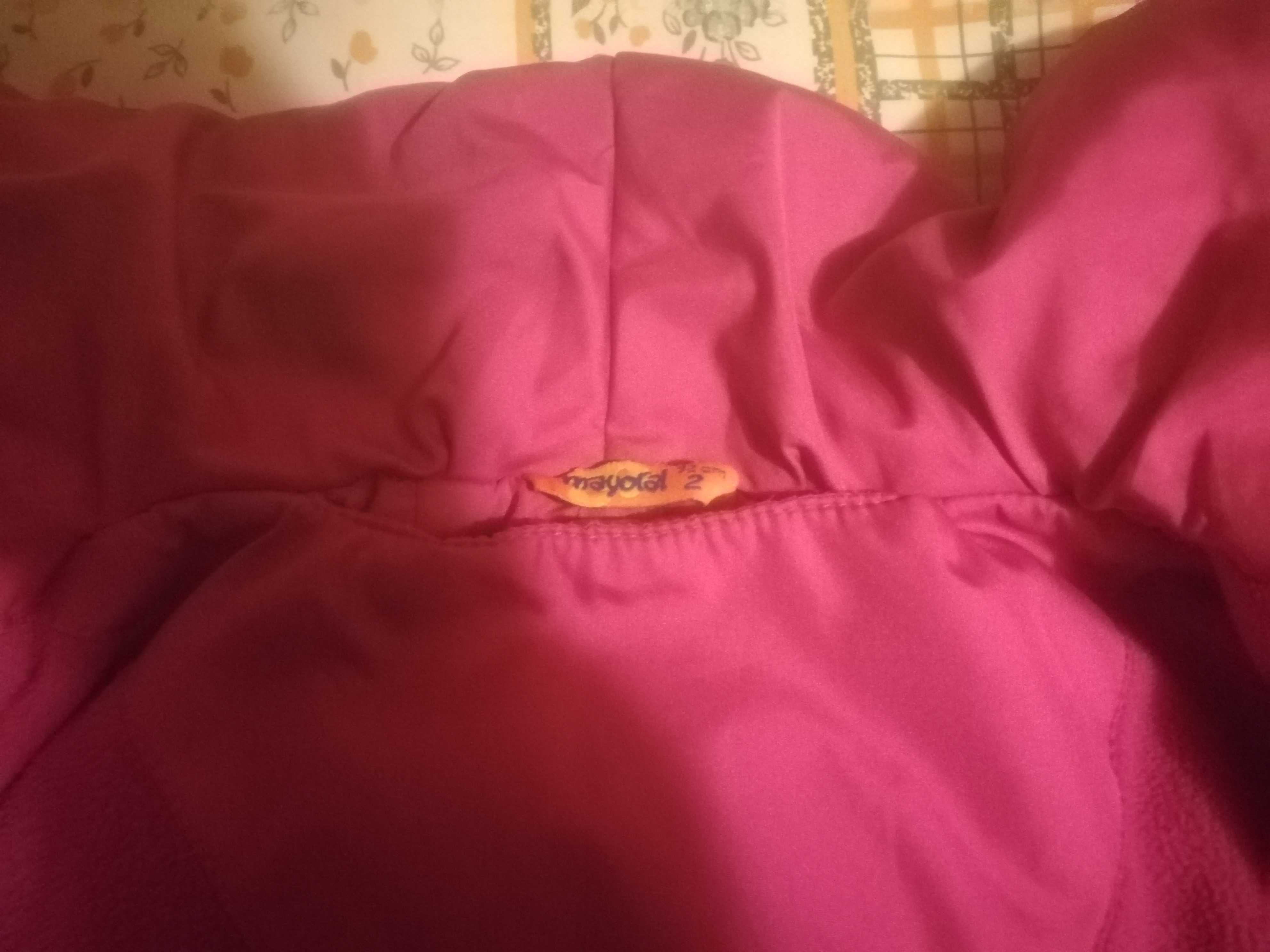 Kispo/casaco da Mayoral, impermeável para menina de 2 anos.