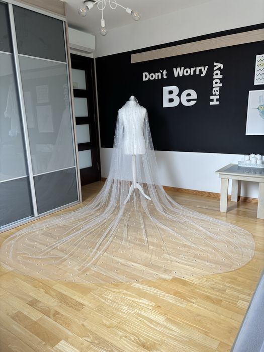 Nowy welon katedralny z perlami