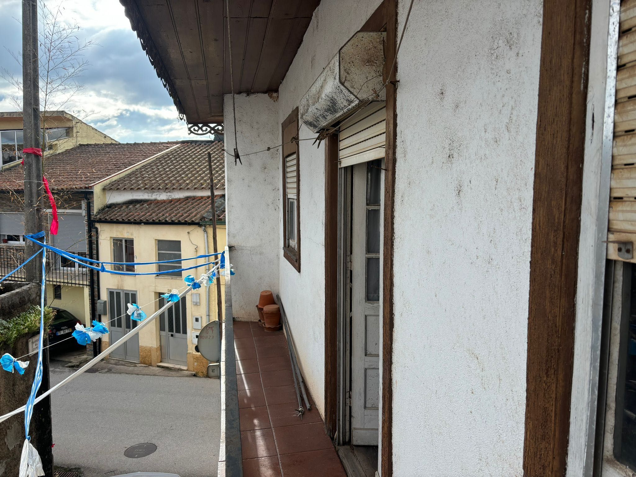 Moradia T4 em Ceira localizada a 200 metros da estação do metro