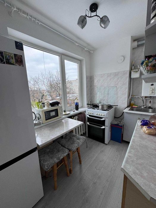 Продаж 2 к квартири Ракове косметичний ремонт з меблями