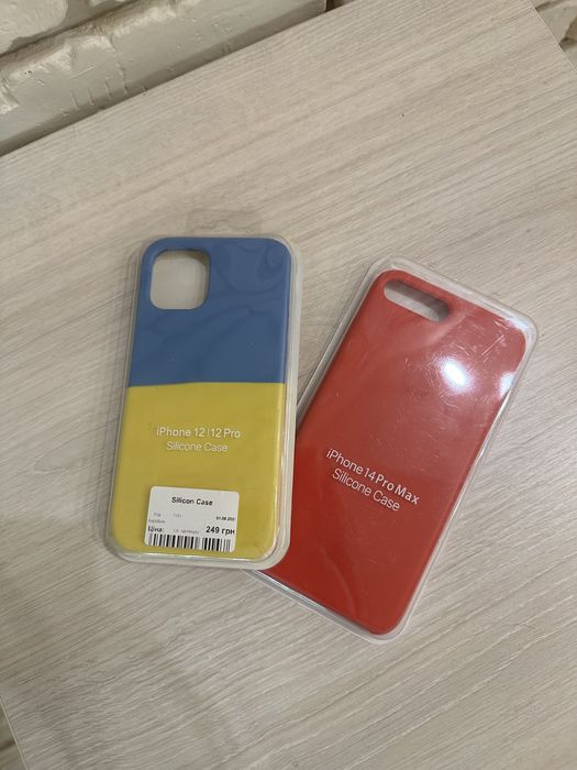 Продам чехол на Iphone 12 Pro, 8+ (красный)
