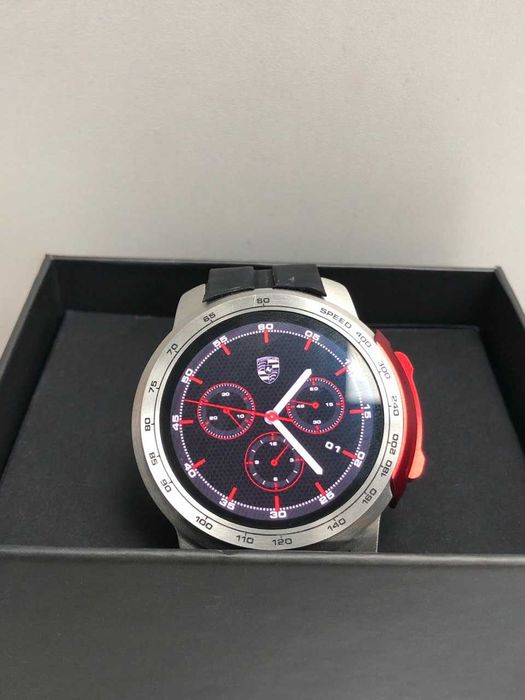 Смарт-годинник Porsche Smart