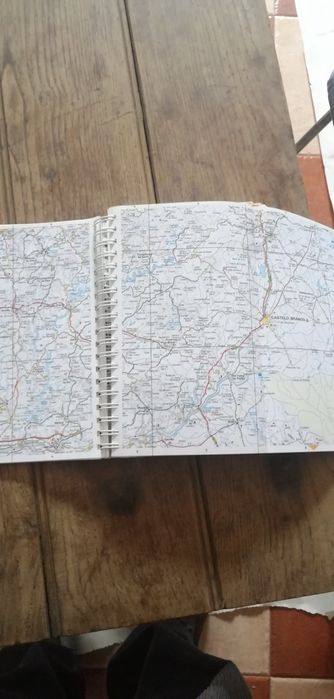 Livro guia de viagens com mapas de 2001