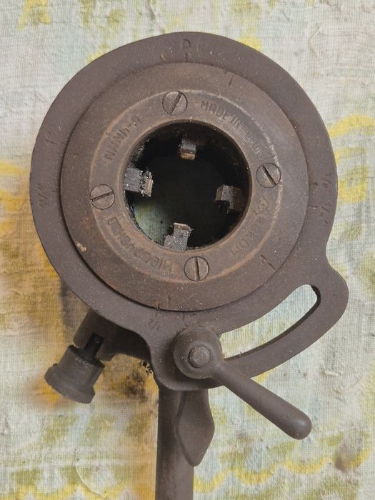 Gwintownica do rur stalowych bardzo solidna