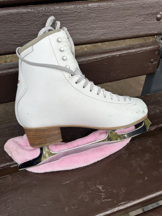 Коньки фигурные Graf 26 см