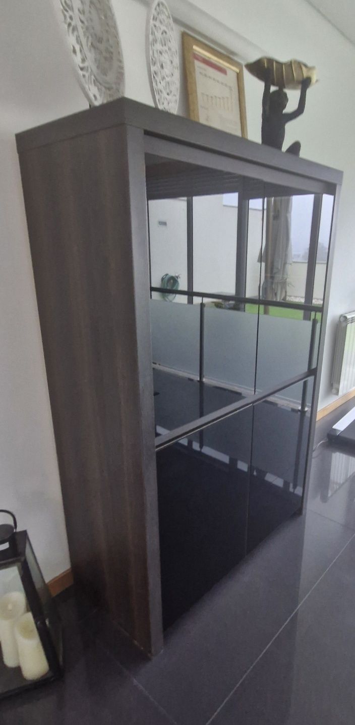 Louceiro sala com portas vidro