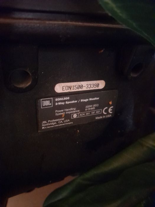 Par colunas JBL EON 1500