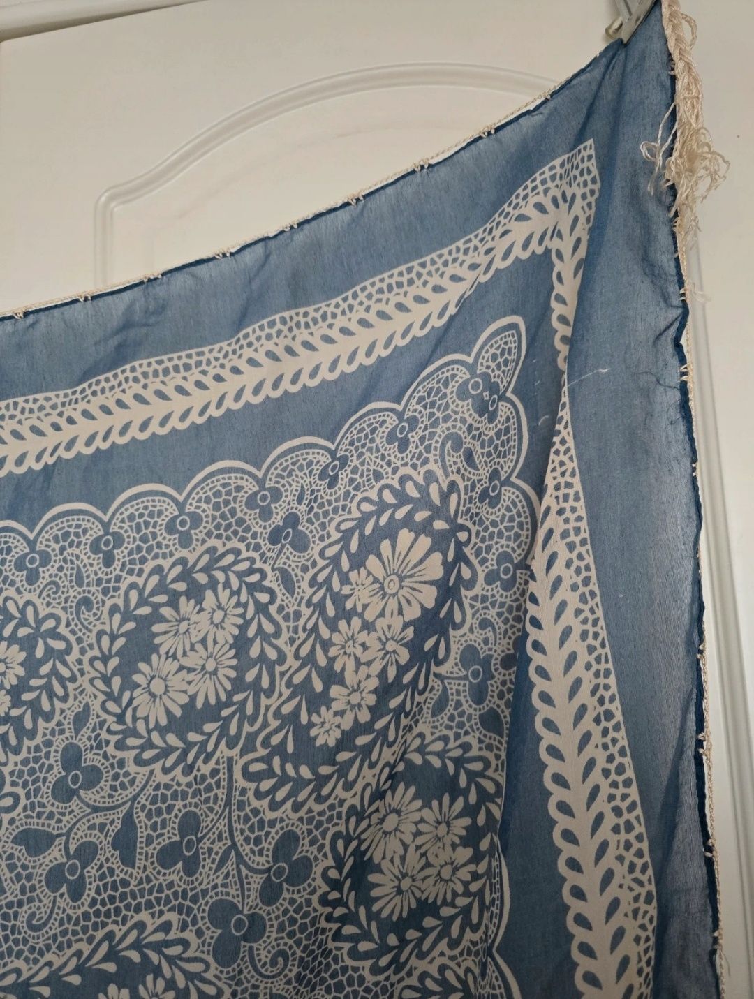 Kwiatki kwiatuszki kwiaty boho duża chusta frędzelki modna wiosna