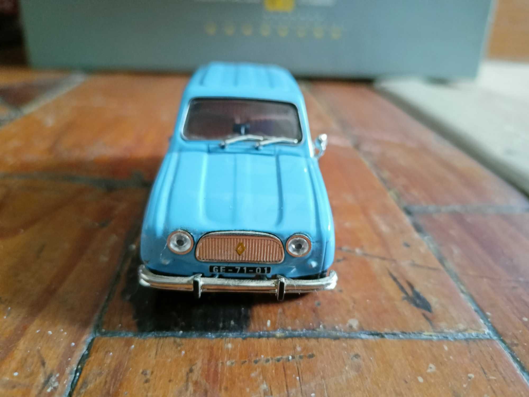 Renault 4  1:43   .