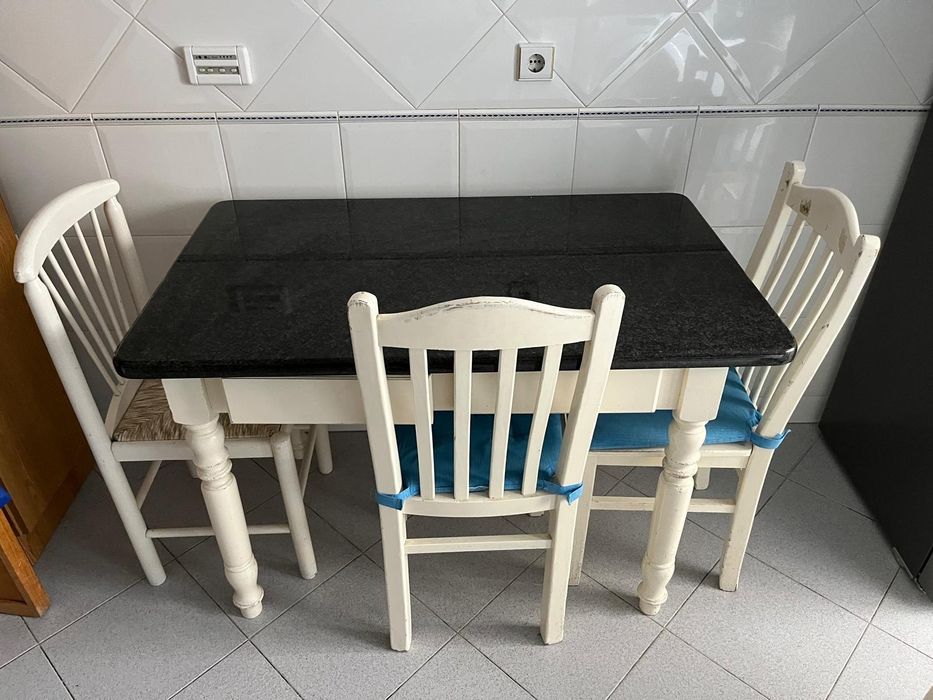 Mesa cm pedra granito angola + 4 cadeiras