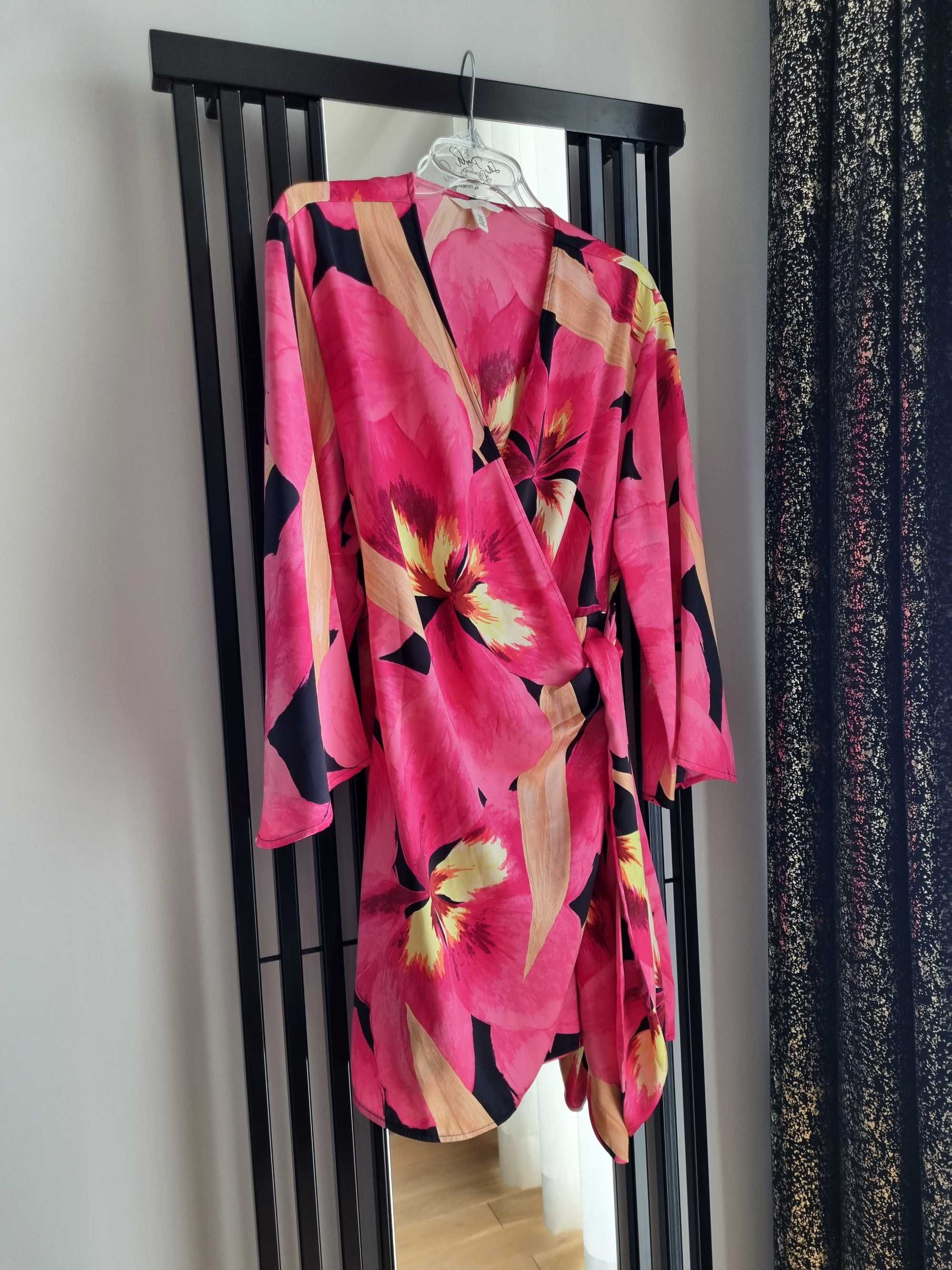 Sukienka w kwiaty H&M