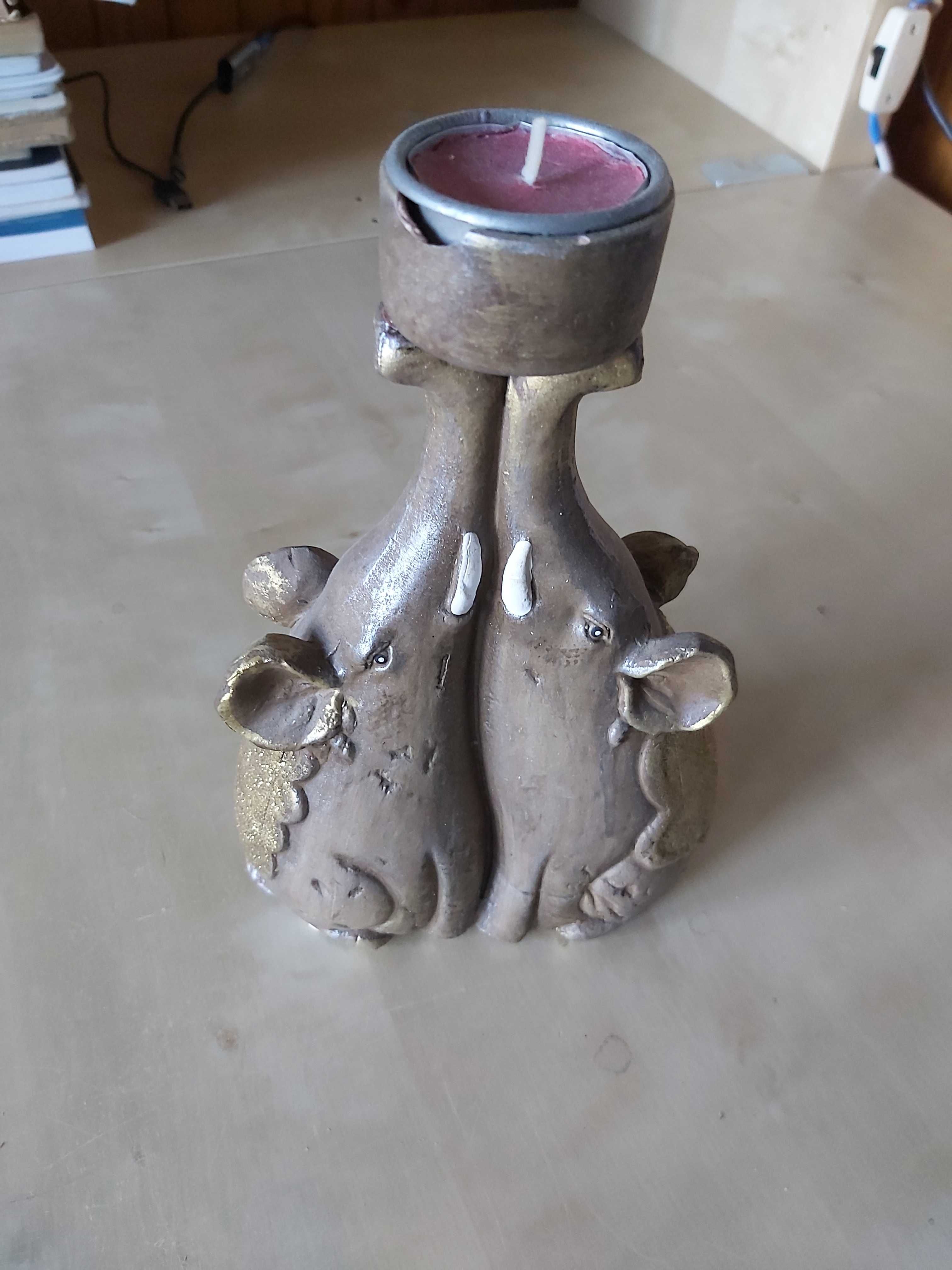 świecznik na tealight, 2 słoniki z uniesionymi trąbami