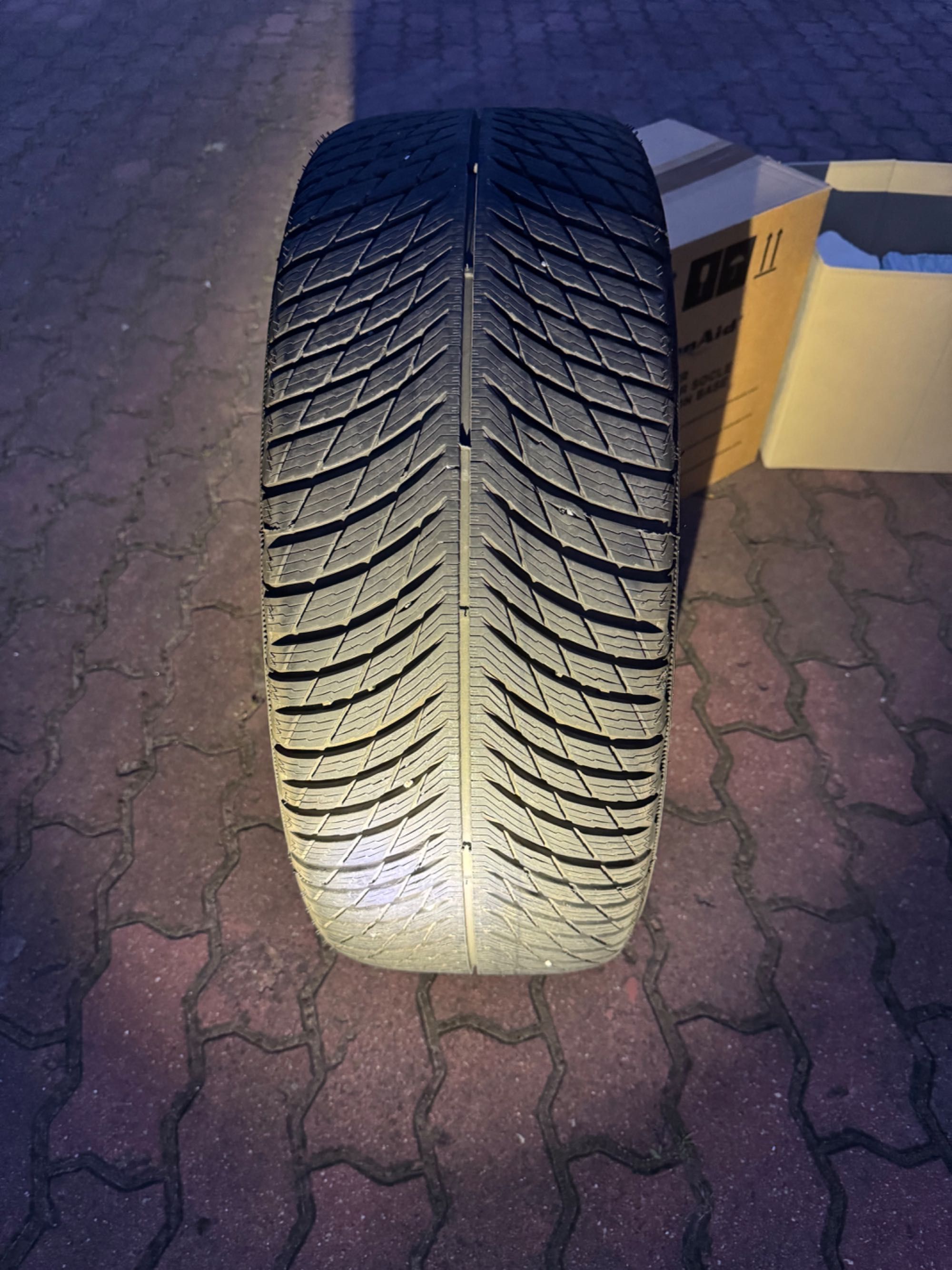 Komplet zimowych opon Michelin Pilot Alpin 5, 225/45 R19 96V (21 r.)