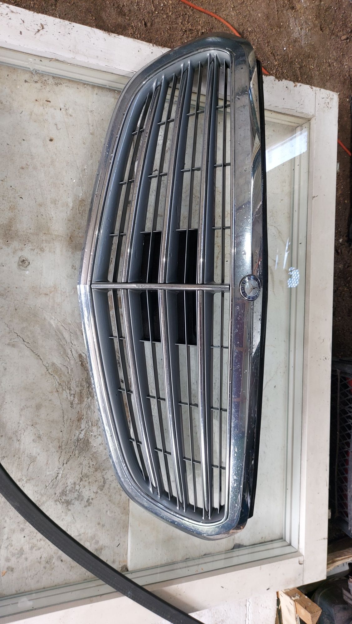 Grill atrapa Mercedes W212 E Klasa 2015r.polift
