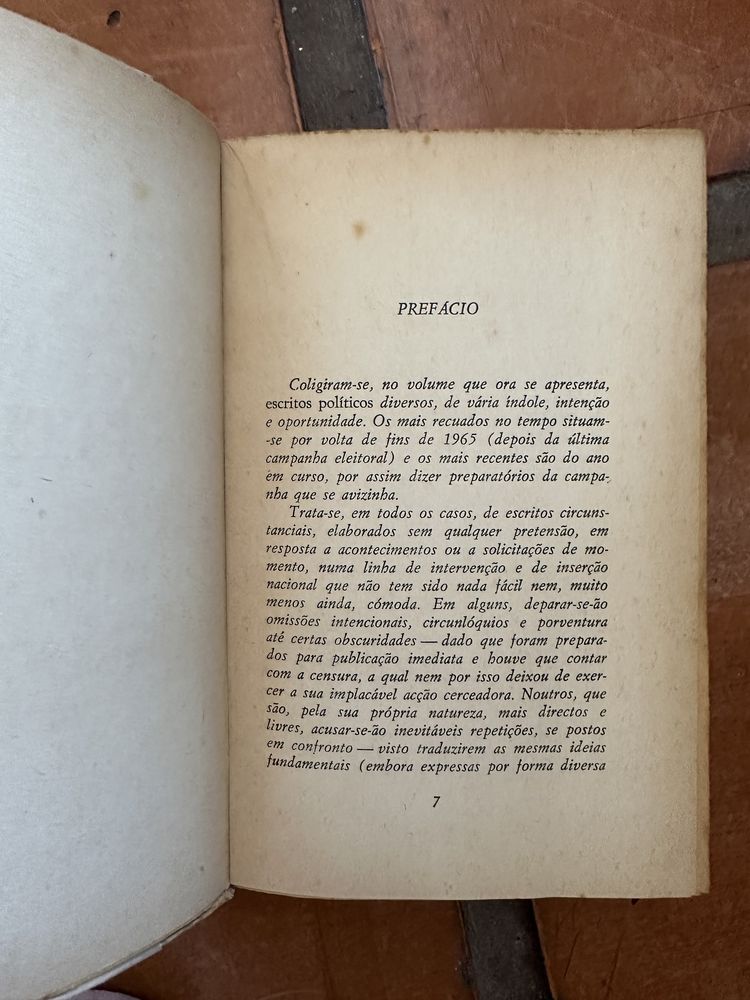 Livro raro escritos políticos de Mário Soares