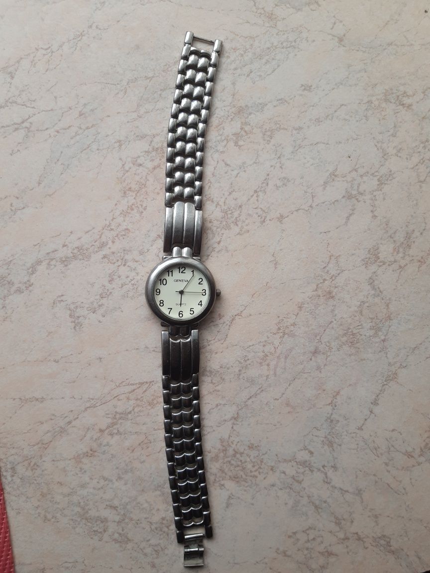 Zegarek srebrny na bransolecie