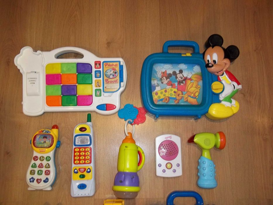 Дитячі музичні іграшки,гітара,телефон,ліхтарик.