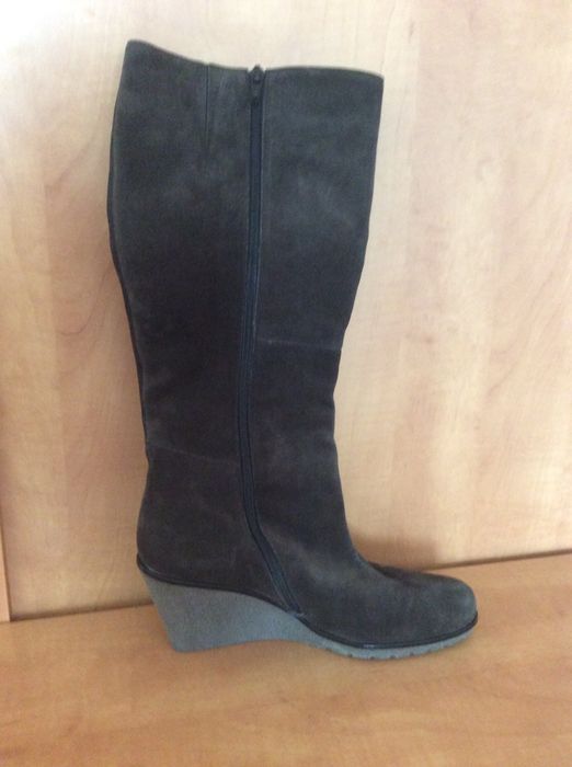 Продам демисезонные замшевые сапоги Gabor 40 р.