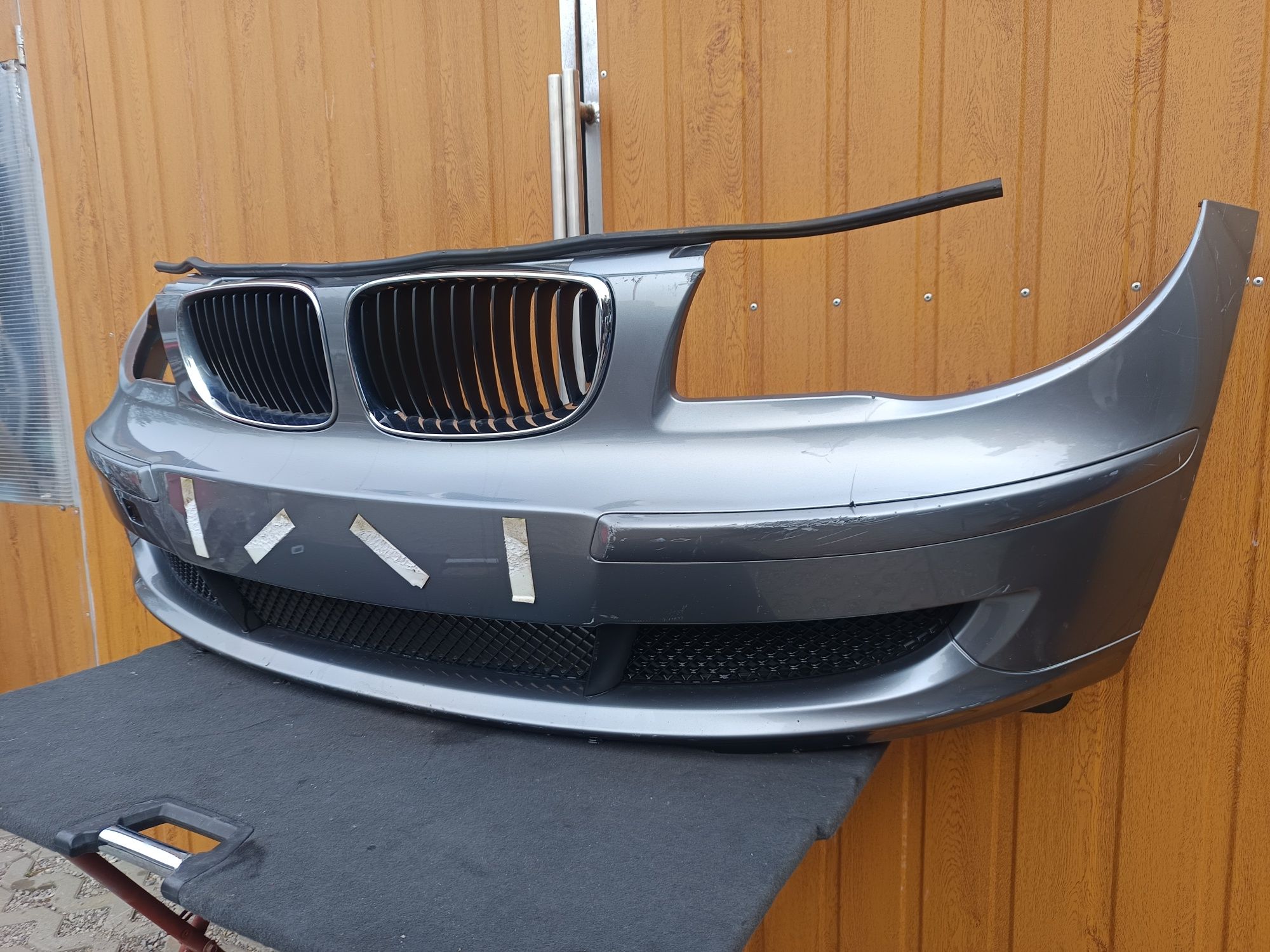 BMW 1 E81 Zderzak Przedni