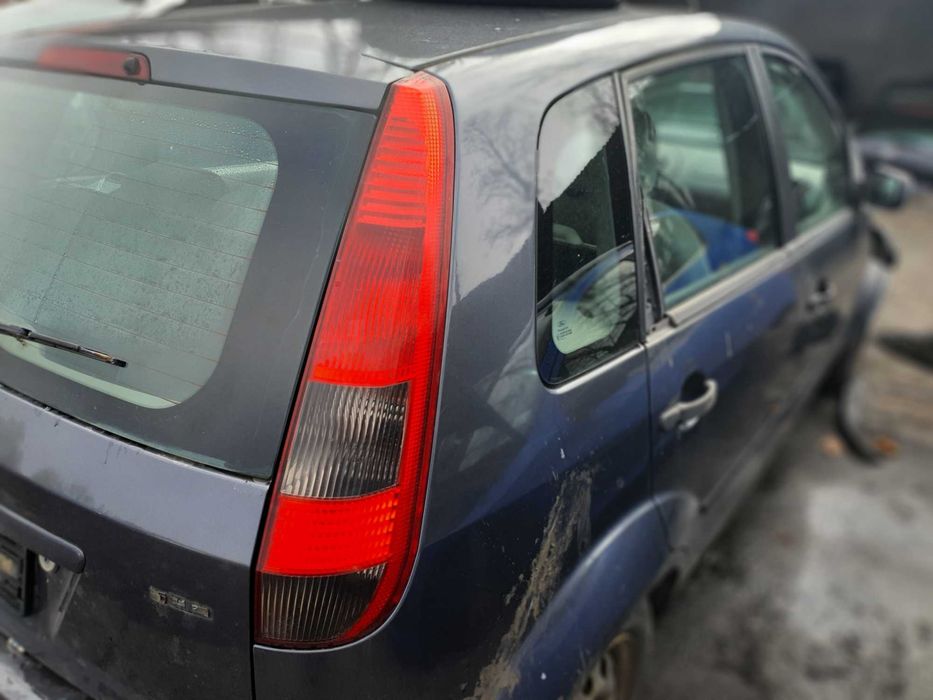 Szyba boczna Ford Fiesta mk6