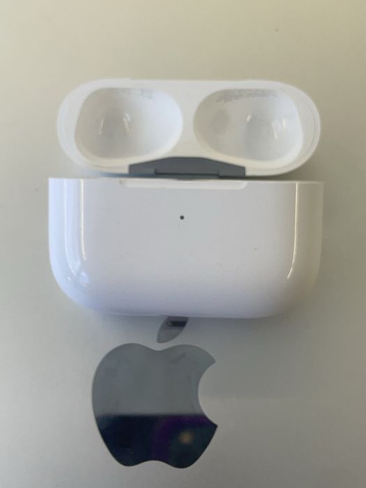 Продам кейс AirPods pro 2 оригінал без навушників