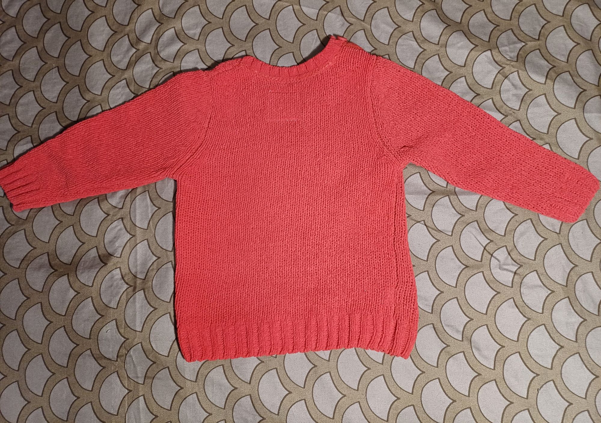 Новогодний красный свитер