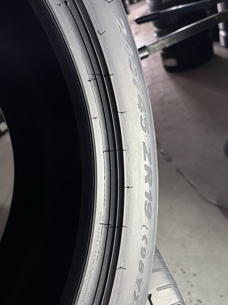 275/40/19+245/45/19 R19 Pirelli PZero TM 4шт нові