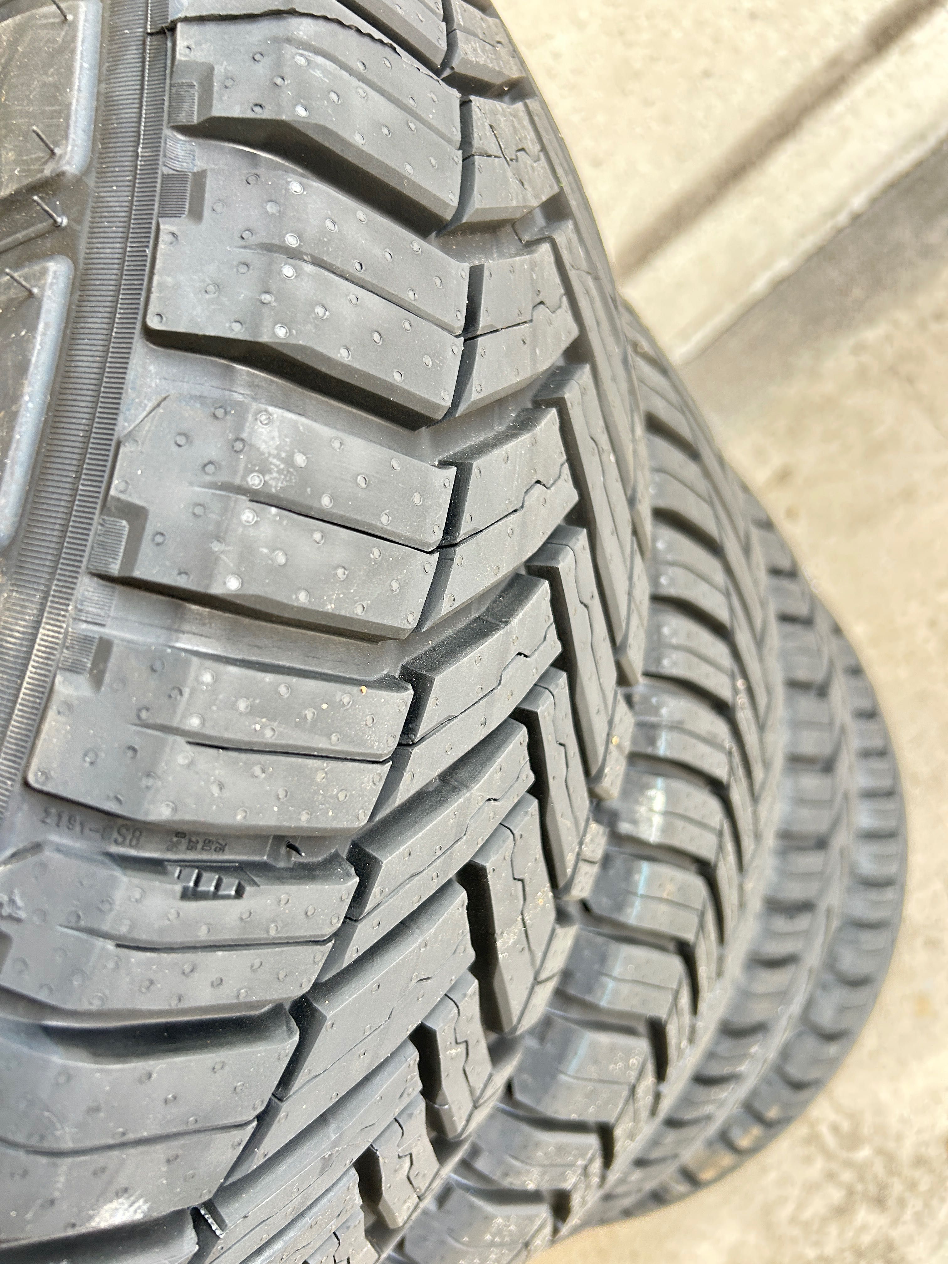 235/60R17C Michelin