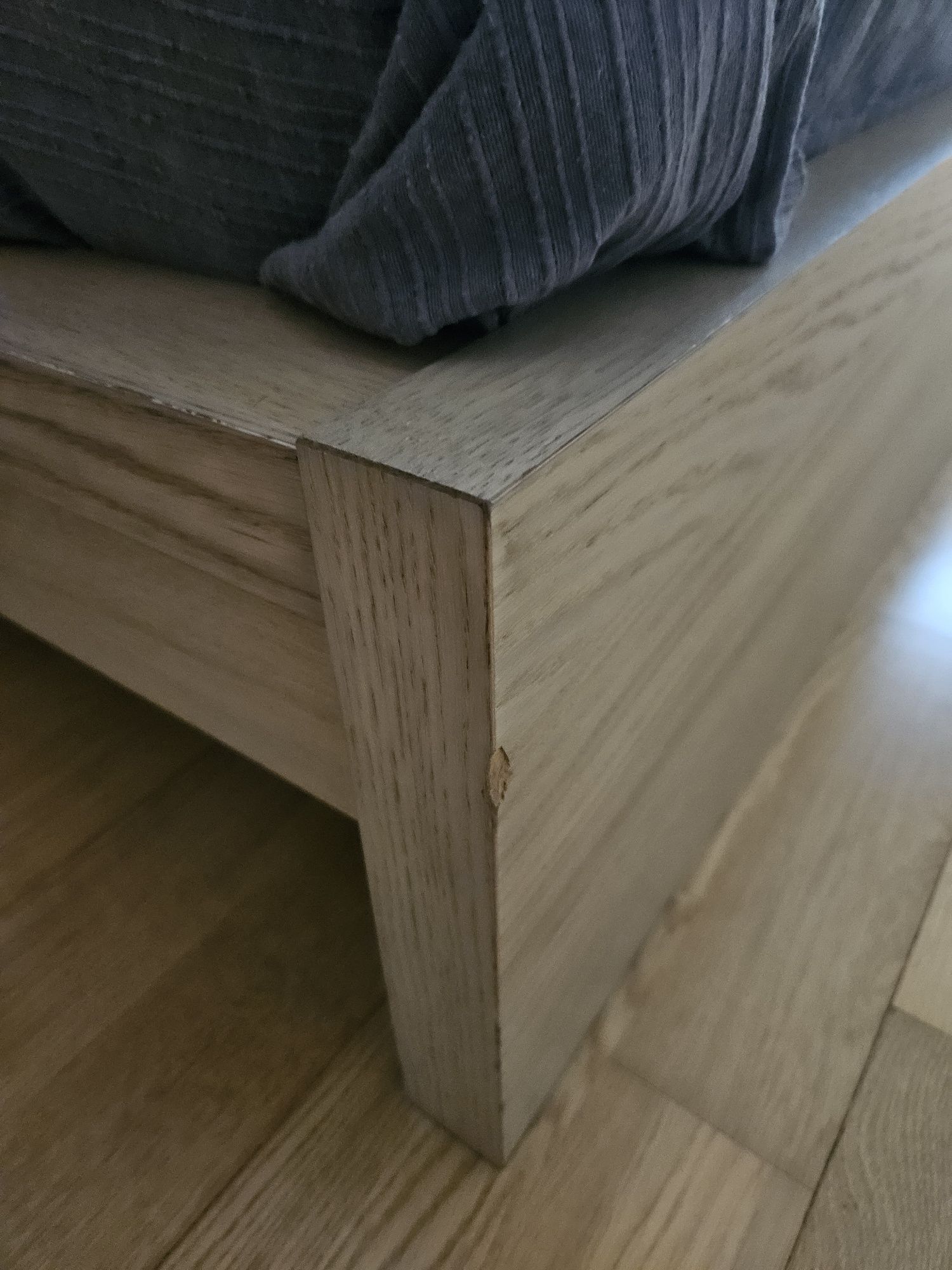 Cama Malm carvalho velatura branca