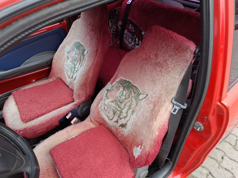 Pokrowce do auta z zdjęcia przód i tył.