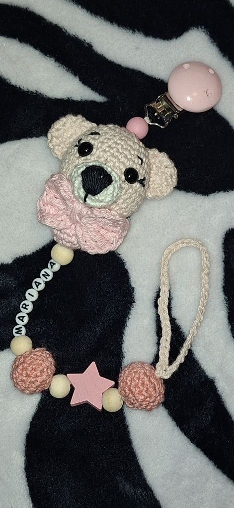 Naninhas e prendedores de chucha em amigurumi