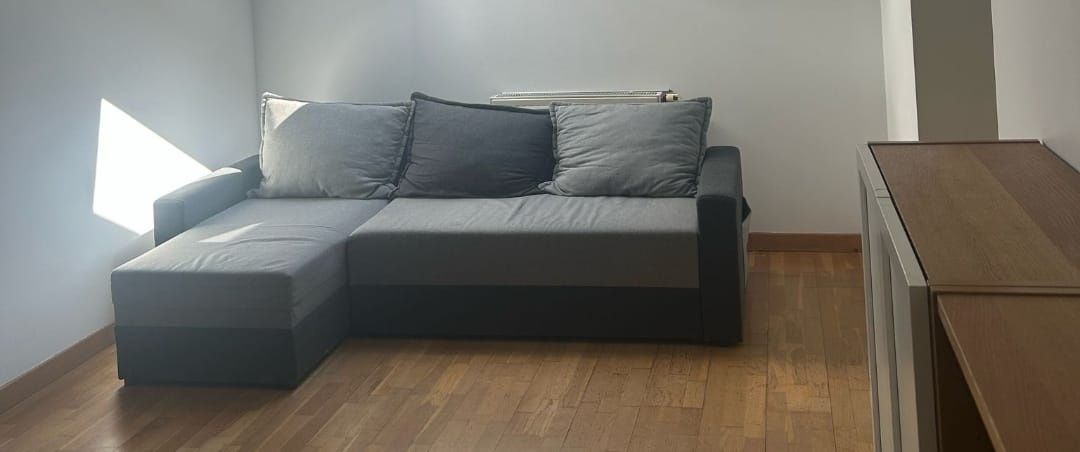 Sofa rozkładana z szezlongiem w dobrym stanie