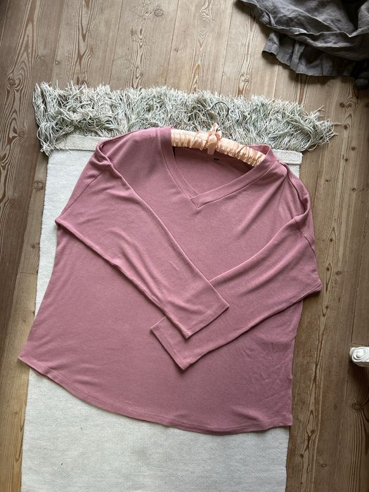 Sweter brudny róż z dekoltem V rozmiar L,XL