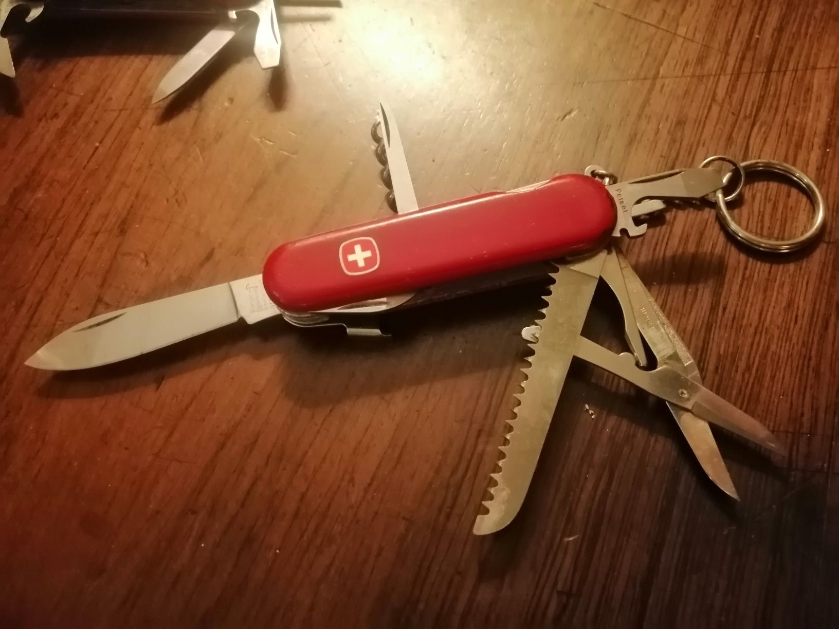 Canivetes suíços Wenger e Victorinox