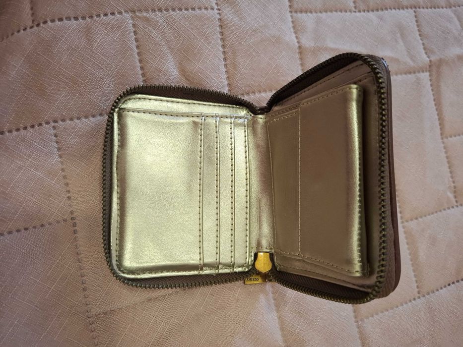 Carteira Guess como nova