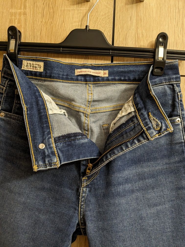 Женские джинсы Levi's модель 724