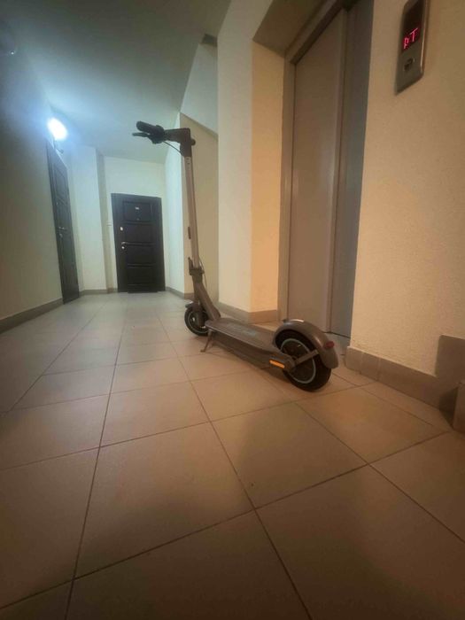 Продам електросамокат Motus